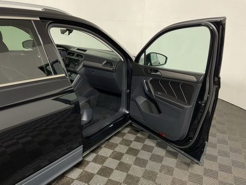 Used 2022 Volkswagen Tiguan SE AWD/4WD image 35