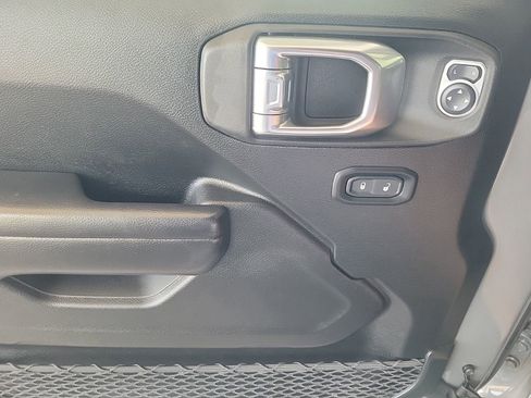 Used 2021 Jeep Gladiator Sport AWD/4WD image 19