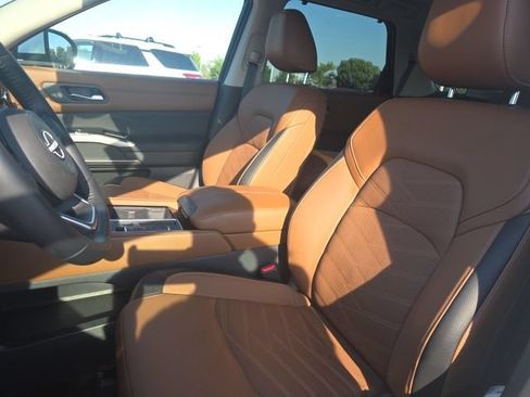 Certified 2025 Nissan Pathfinder Platinum w/ Cargo Package FWD image 6