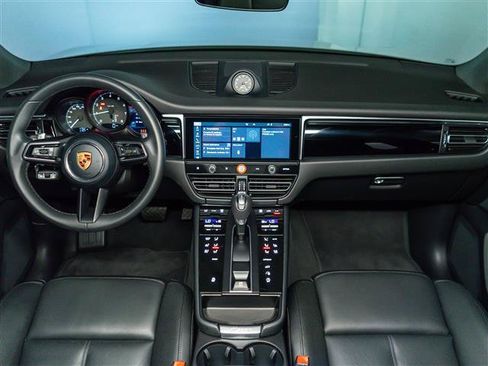Certified 2026 Porsche Macan AWD/4WD image 17