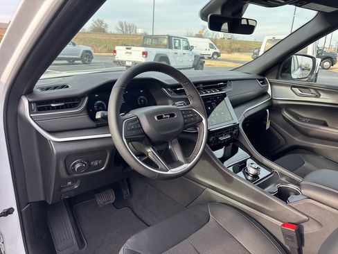 New 2026 Jeep Grand Cherokee Laredo X image 8