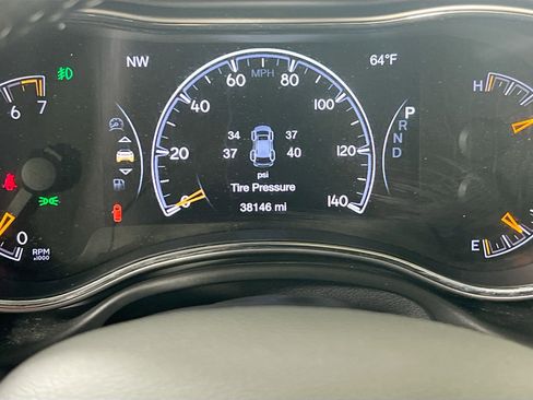 Used 2022 Jeep Grand Cherokee Limited image 12