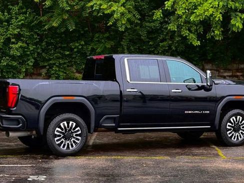 Used 2024 GMC Sierra 2500 Denali Ultimate AWD/4WD image 5