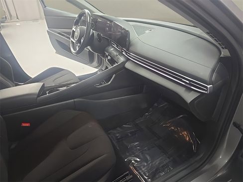 Certified 2025 Hyundai Elantra SEL image 19