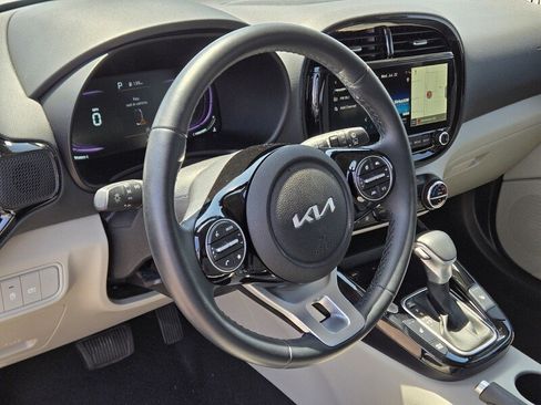 Certified 2025 Kia Soul EX FWD image 19