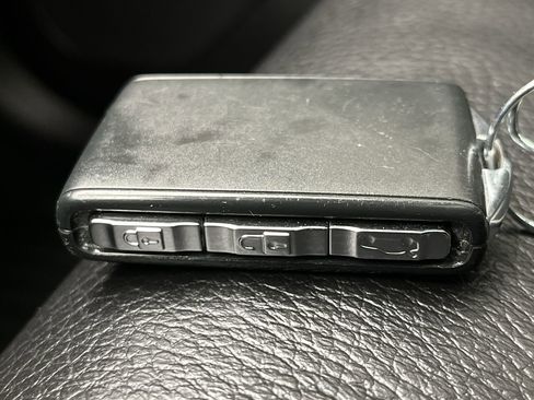 Used 2023 Volvo XC90 B6 Plus image 28