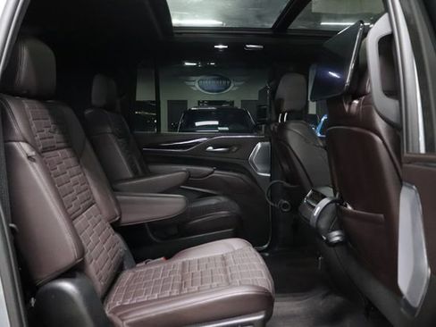 Used 2023 Cadillac Escalade ESV Premium Luxury Platinum AWD/4WD image 21