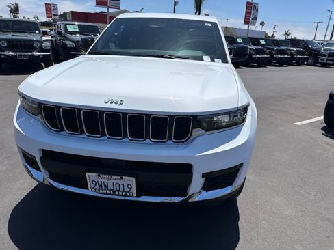Used 2025 Jeep Grand Cherokee L Laredo RWD image 3