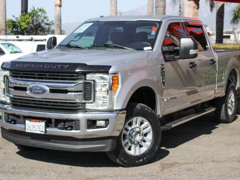 Used 2017 Ford F250 XLT w/ XLT Value Package AWD/4WD image 4