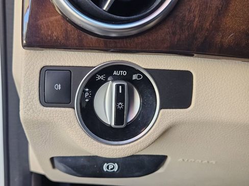 Used 2015 Mercedes-Benz GLK 350 2WD image 22