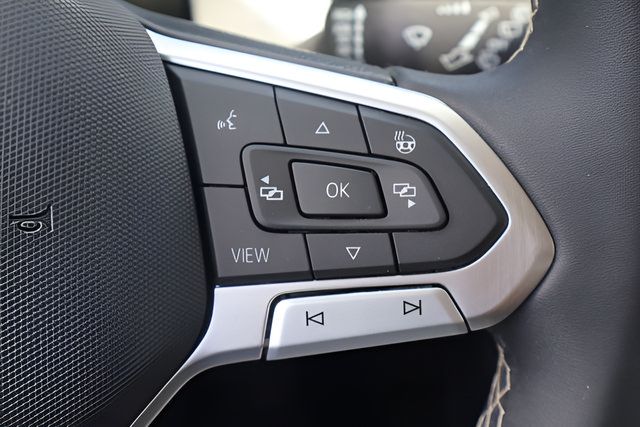Certified 2023 Volkswagen Taos SE FWD image 22