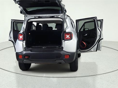 Used 2016 Jeep Renegade Trailhawk AWD/4WD image 13