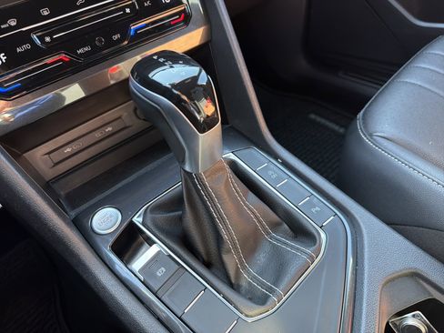 Used 2023 Volkswagen Tiguan SE R-Line image 27