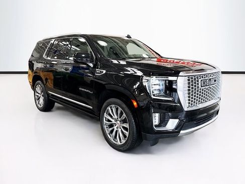 Used 2021 GMC Yukon Denali w/ Denali Premium Package image 3