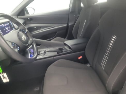 Used 2025 Hyundai Elantra Sport FWD image 17