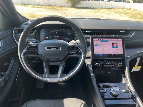 New 2024 Jeep Grand Cherokee Overland AWD/4WD image 18