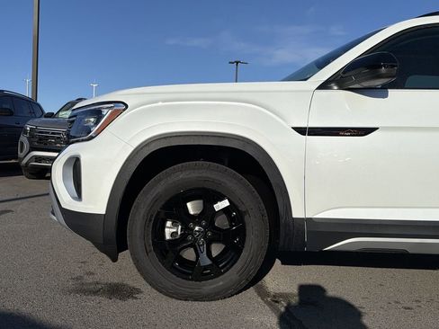 New 2026 Volkswagen Atlas Peak Edition image 9