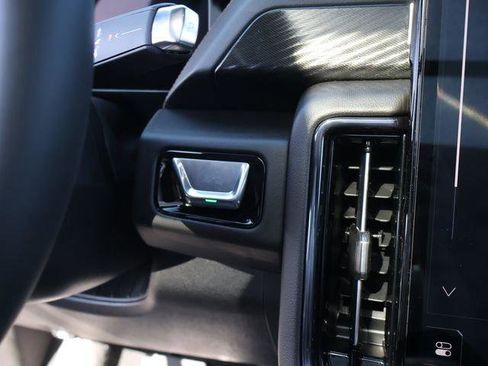 New 2026 GMC Yukon AT4 AWD/4WD image 34