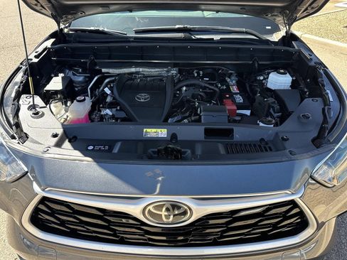 Used 2023 Toyota Highlander XLE image 10