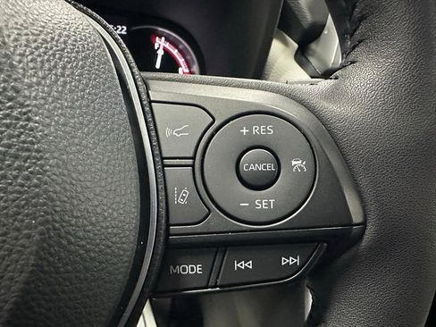 Used 2025 Toyota RAV4 XLE Premium image 20