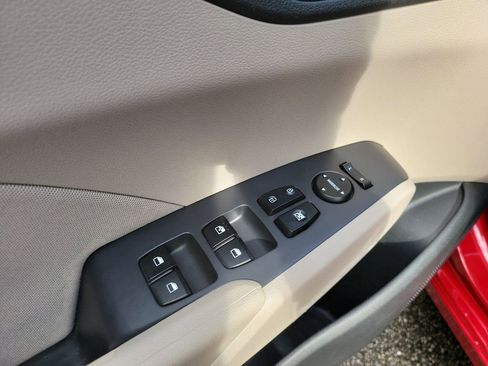 Used 2022 Hyundai Accent SEL FWD image 11