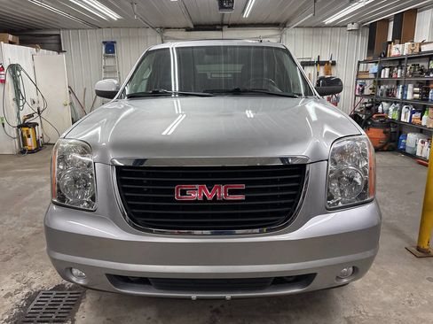 Used 2013 GMC Yukon XL SLT image 3