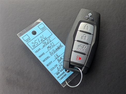 New 2025 Mitsubishi Outlander SE image 34