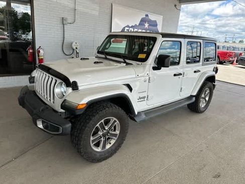 Used 2018 Jeep Wrangler Unlimited Sahara w/ Cold Weather Group AWD/4WD image 13