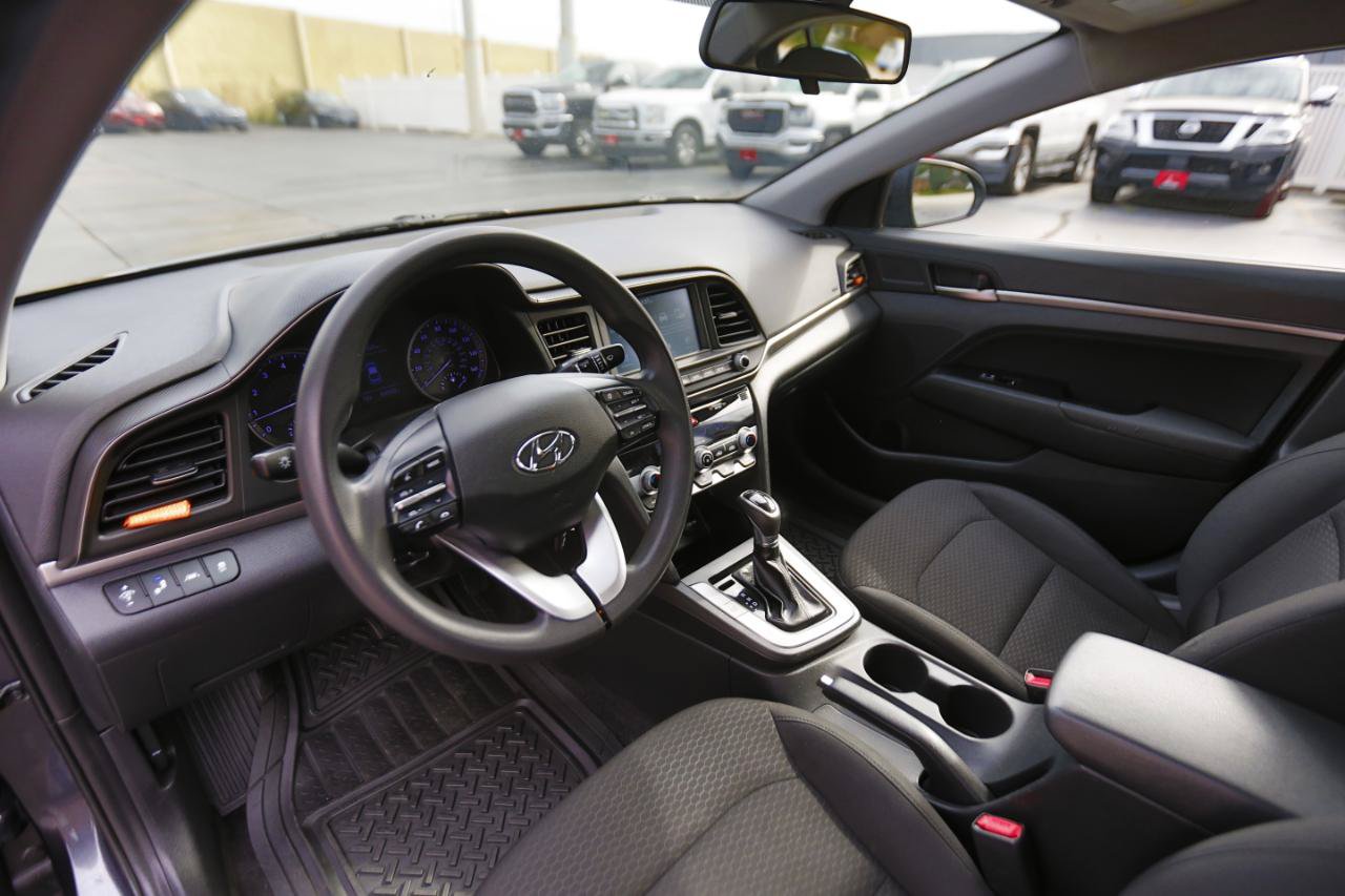 Used 2020 Hyundai Elantra SEL w/ Cargo Package (C1) FWD image 4