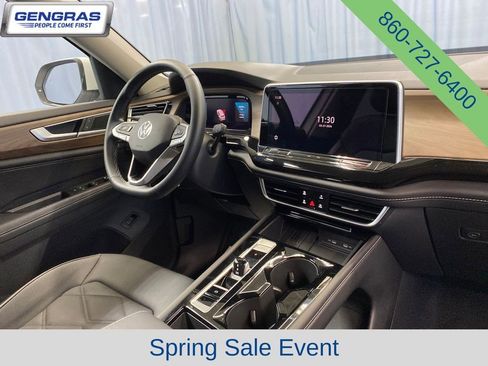 Used 2025 Volkswagen Atlas SE AWD/4WD image 45