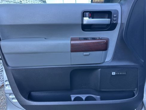 Used 2016 Toyota Sequoia Platinum image 25