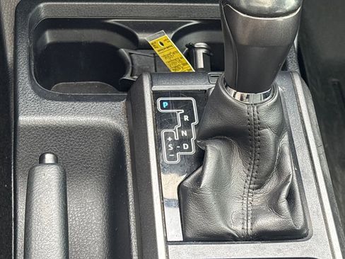 Used 2017 Toyota Tacoma TRD Off-Road image 13