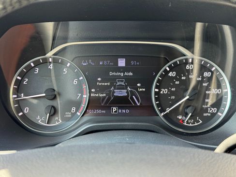 Used 2021 Nissan Titan SV w/ SV Convenience Package RWD image 18