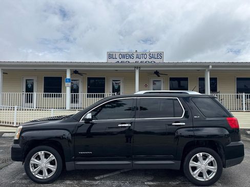 Used 2017 GMC Terrain SLT w/ Driver Alert Package I FWD image 2