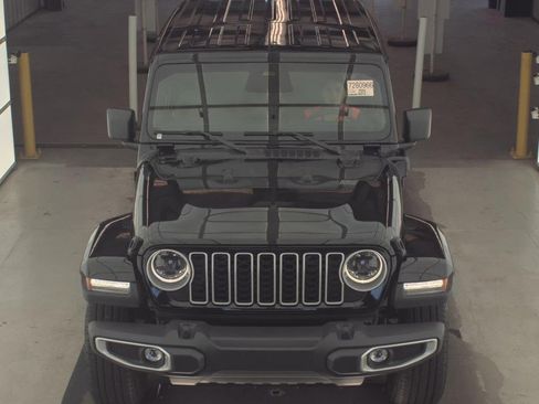 Used 2025 Jeep Wrangler Unlimited Sahara image 3