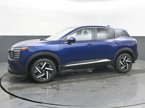 Certified 2025 Nissan Kicks SV image 4