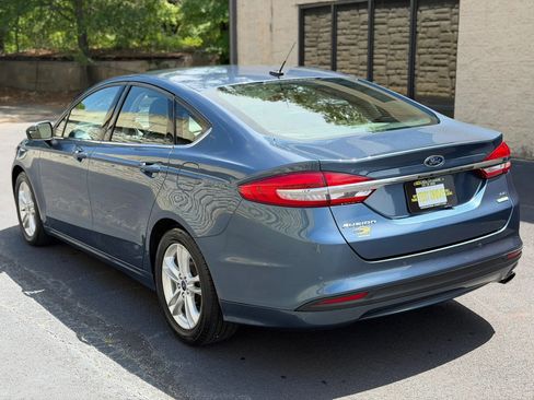 Used 2018 Ford Fusion SE w/ Fusion SE Technology Package FWD image 9