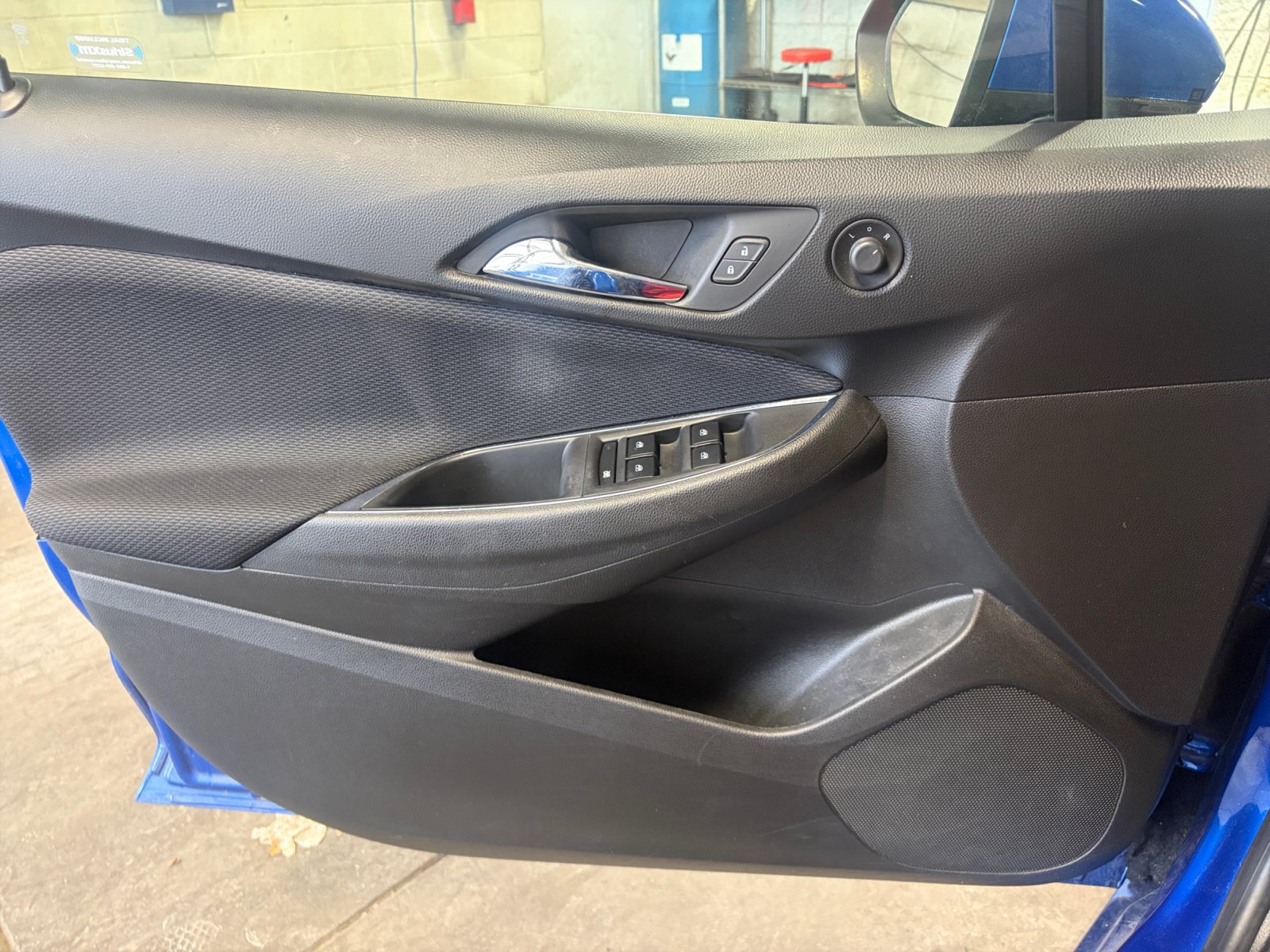 Used 2017 Chevrolet Cruze LT FWD image 21