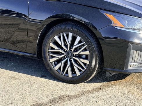 Used 2024 Nissan Altima 2.5 SV image 7