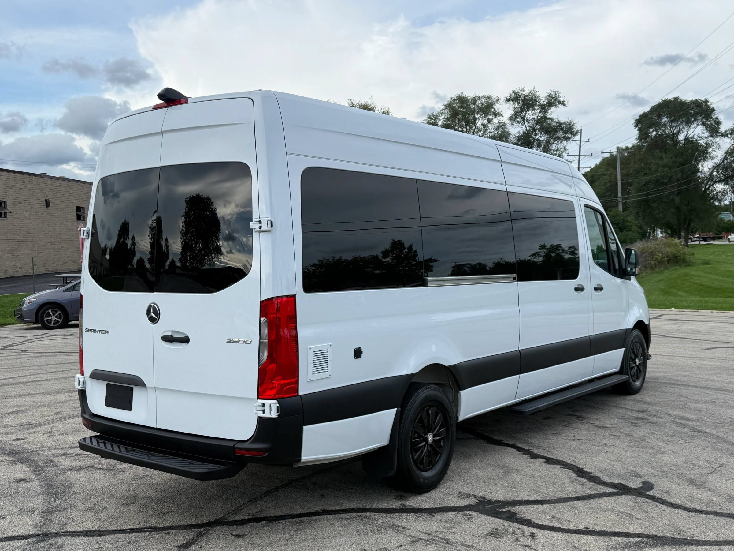 Used 2021 Mercedes-Benz Sprinter 2500 w/ Driver Convenience Package image 4