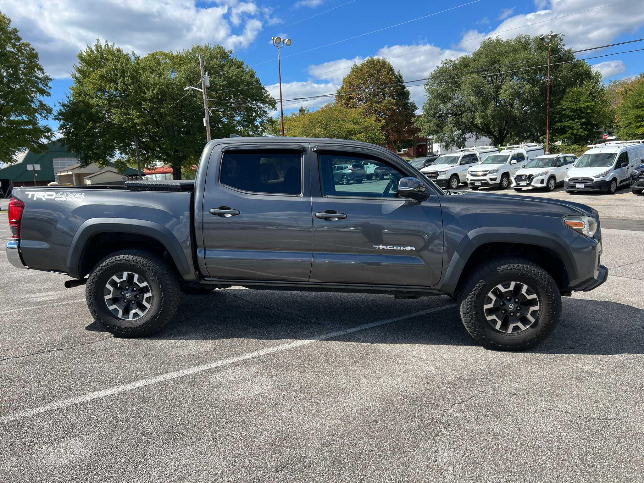 Used 2018 Toyota Tacoma TRD Off-Road AWD/4WD image 2