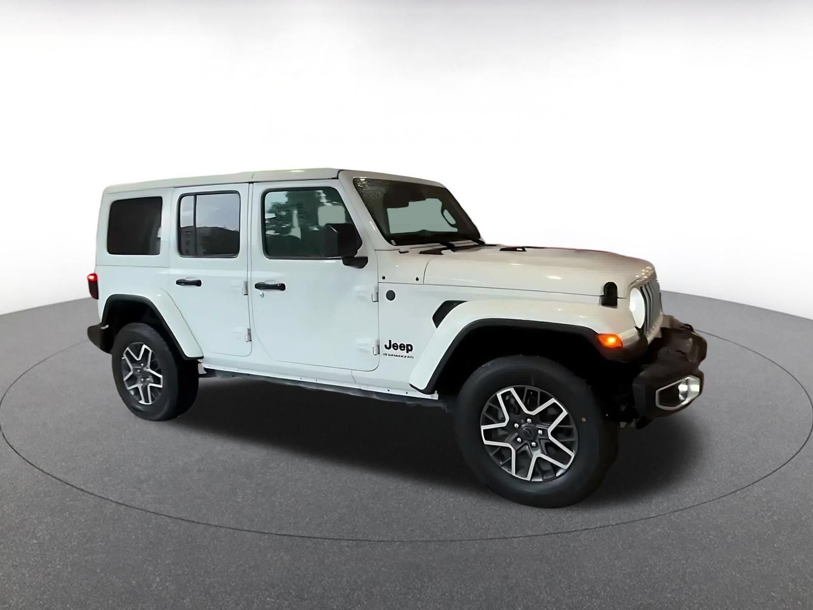 Used 2025 Jeep Wrangler Unlimited Sahara AWD/4WD image 2