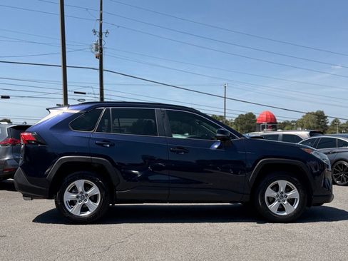 Used 2019 Toyota RAV4 XLE FWD image 6
