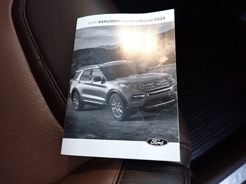 Used 2023 Ford Explorer King Ranch w/ Technology Package image 17