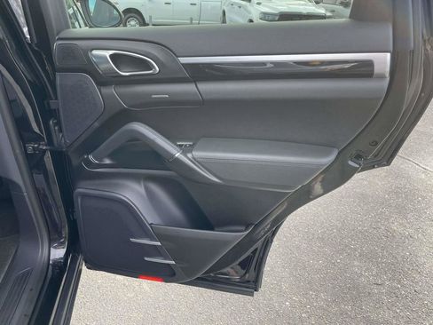 Used 2014 Porsche Cayenne image 18