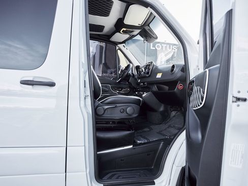 Used 2019 Mercedes-Benz Sprinter 144 image 30