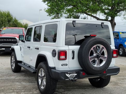 Used 2021 Jeep Wrangler Unlimited Sahara AWD/4WD image 3