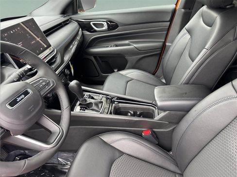 New 2026 Jeep Compass Latitude image 18