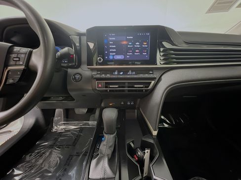 Used 2025 Toyota Camry LE image 25