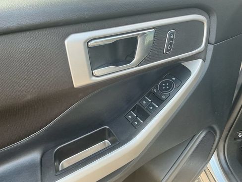 Certified 2020 Ford Explorer XLT RWD image 16